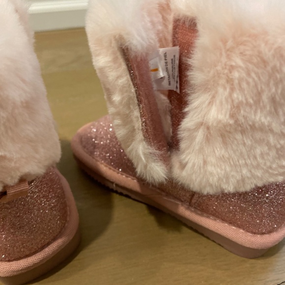 Never worn Joe Fresh Kids Pink Sparkle Furry Boots - Picture 5 of 7